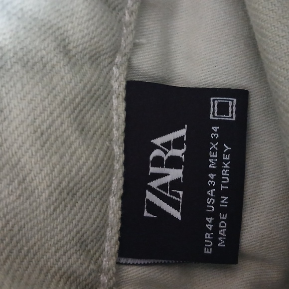 Zara Women's Straight Leg Jeans in Light Sage Green - Picture 5 of 5